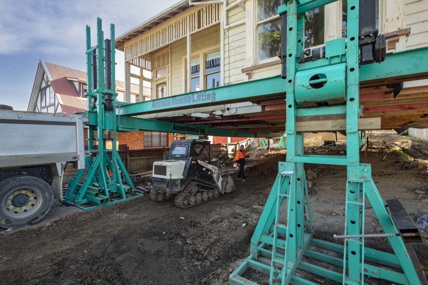 A structural house lift in Auckland on Access Houselifting beams